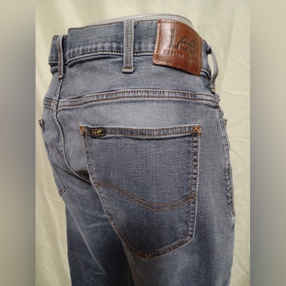 A Lee Men's Modern Series Slim Fit Tapered Leg Denim Jeans - Picture 3 of 11